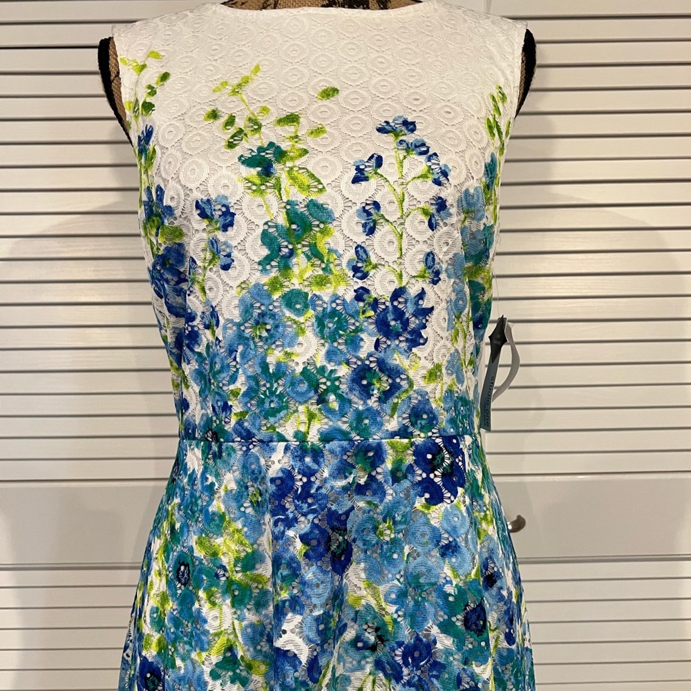 Flowered Dress 🌸 - Picture 2 of 4